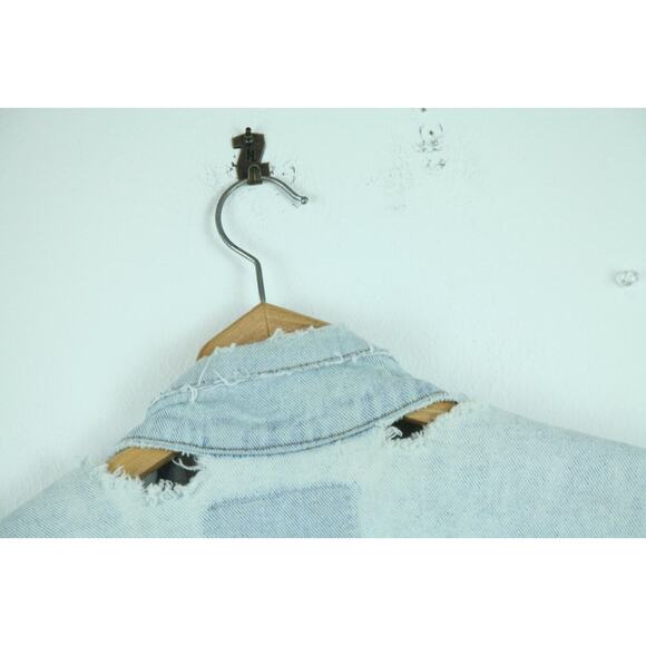 Vintage Levis L Jean Jacket THRASHED Rockabilly Grunge Biker Denim Light Wash - Picture 11 of 11